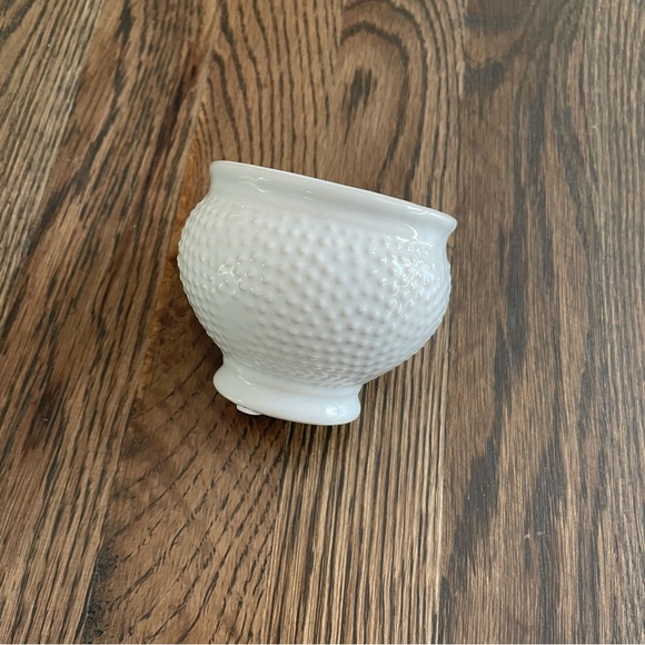 Small White Textured Planter Pot - Picture 3 of 4